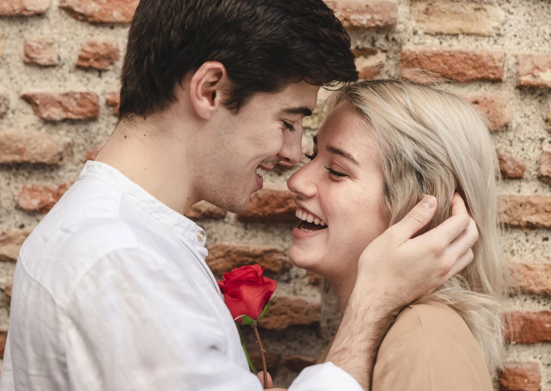 side-view-smiley-couple-with-rose.jpg